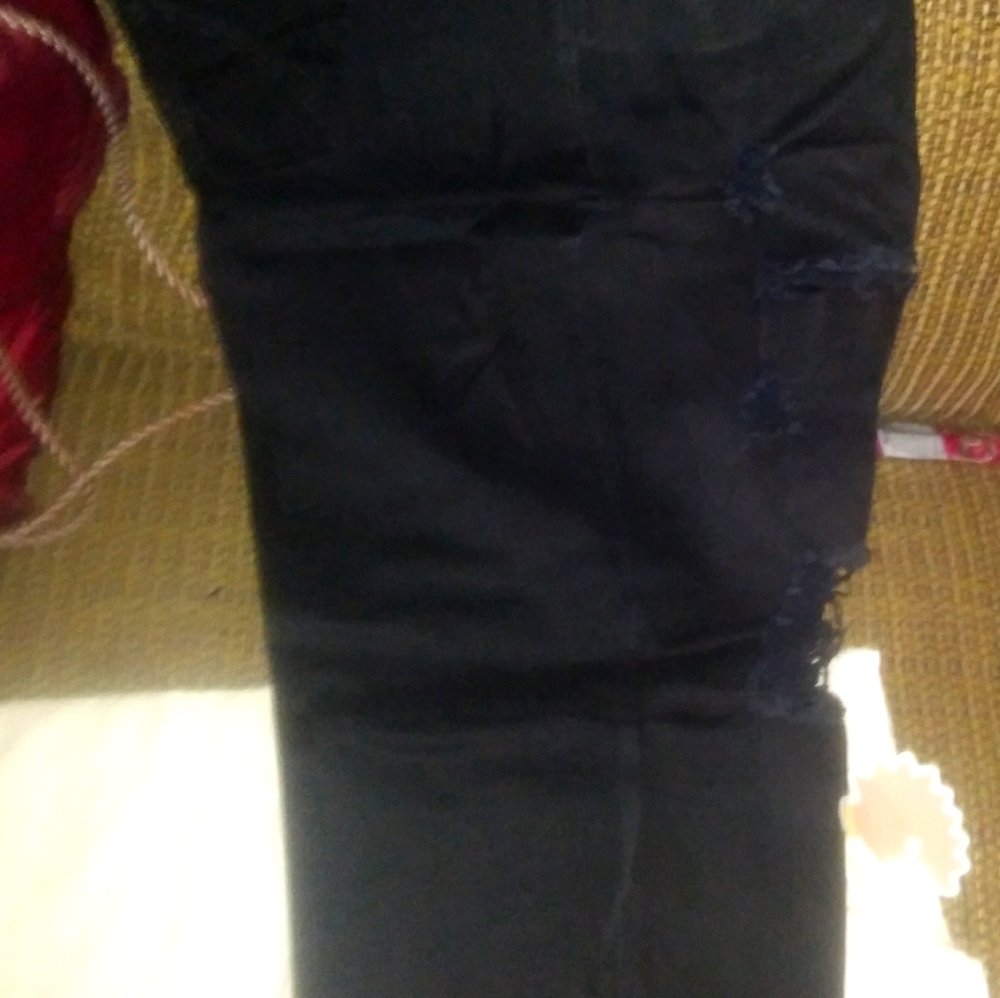 Jeans with fray holes in the legs